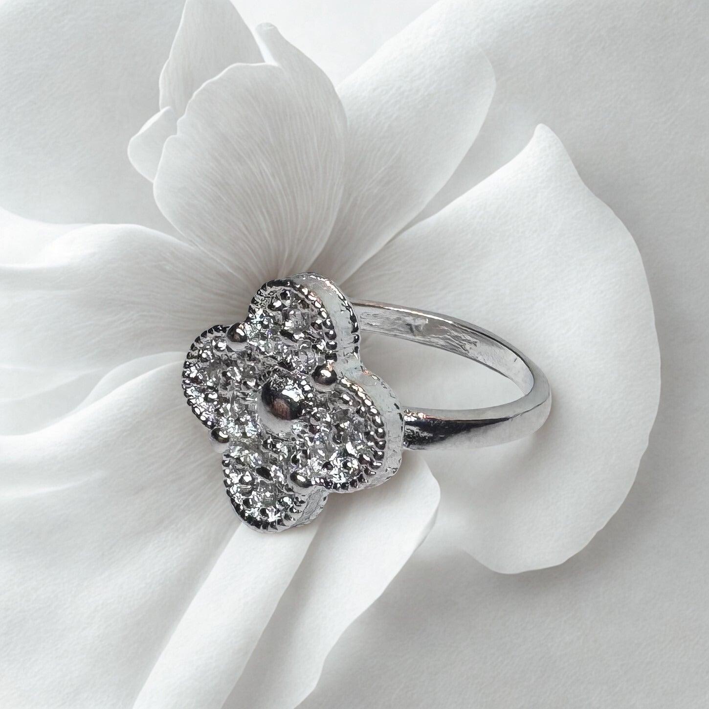 Clover ring