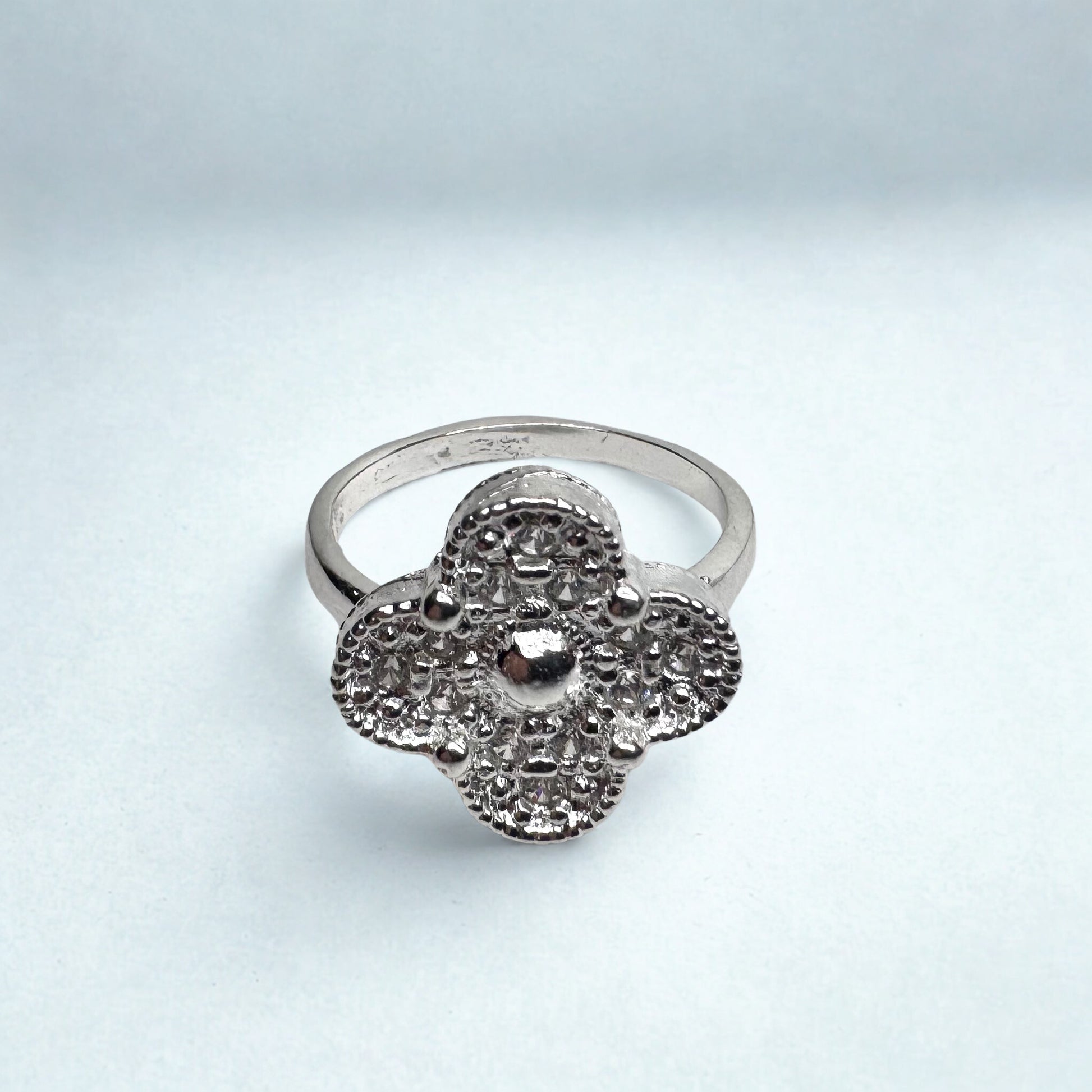Clover ring